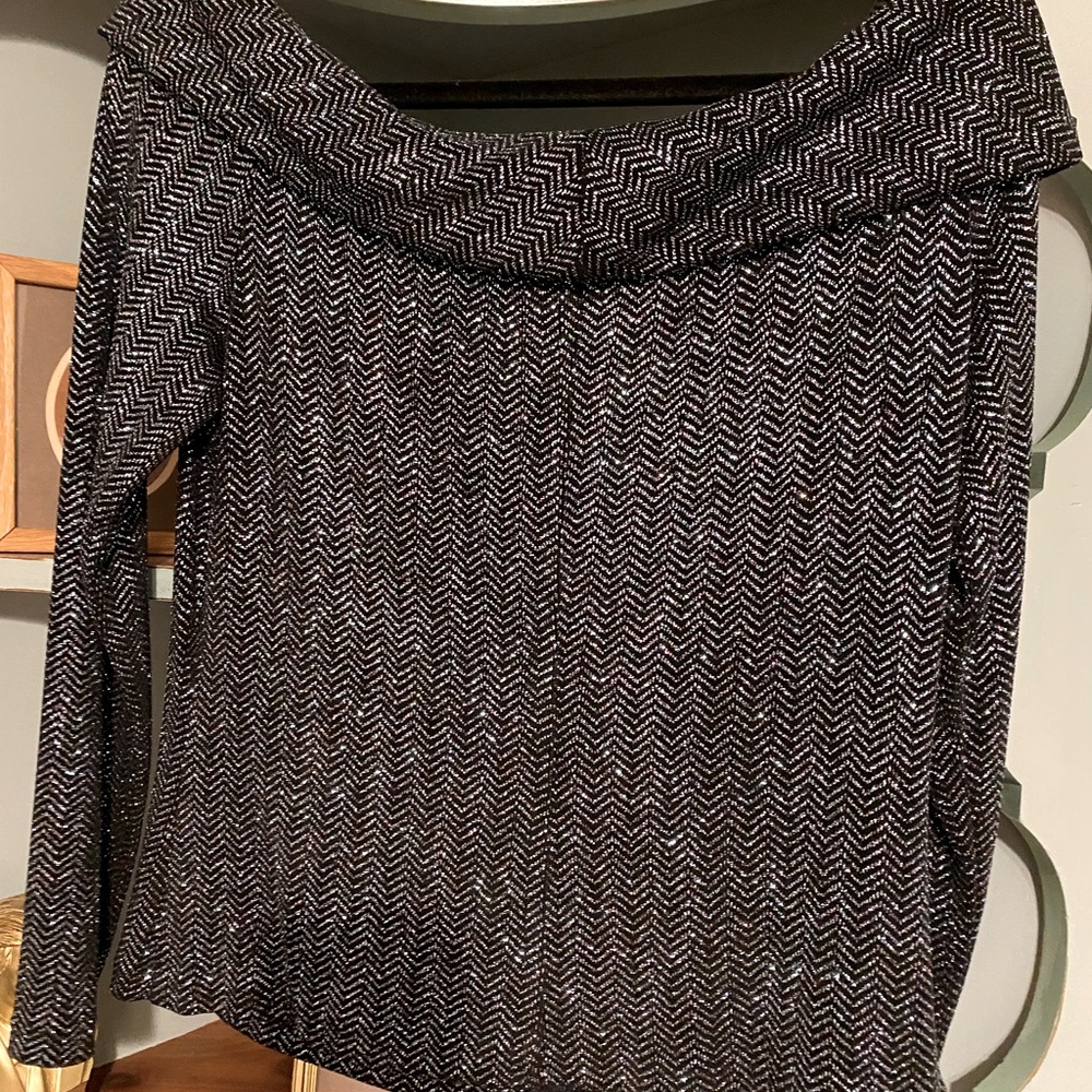 Beautiful metallic colored top.